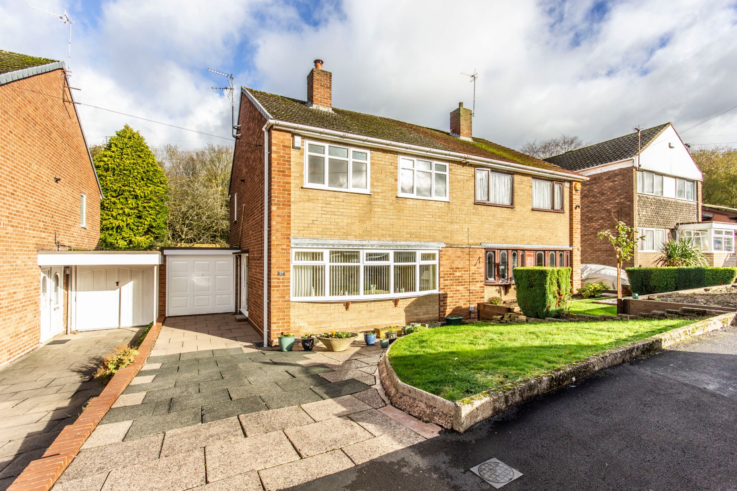 3 bed semidetached house for sale in Mayfield Road, Hurst Green