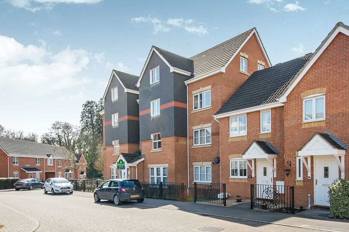 2 bed flat to rent in Fawn Crescent, Hedge End, Southampton SO30 Zoopla