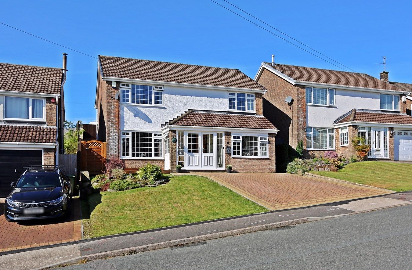 4 bed detached house for sale in Ffordd Y Gollen, Tonteg, Pontypridd