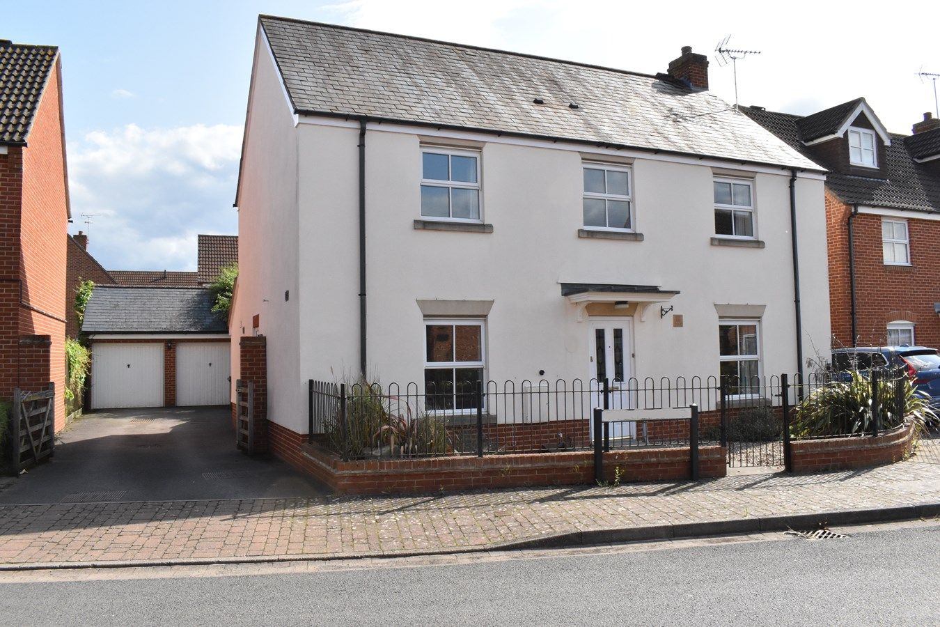 4 bed detached house for sale in Thatcham Road, Walton Cardiff