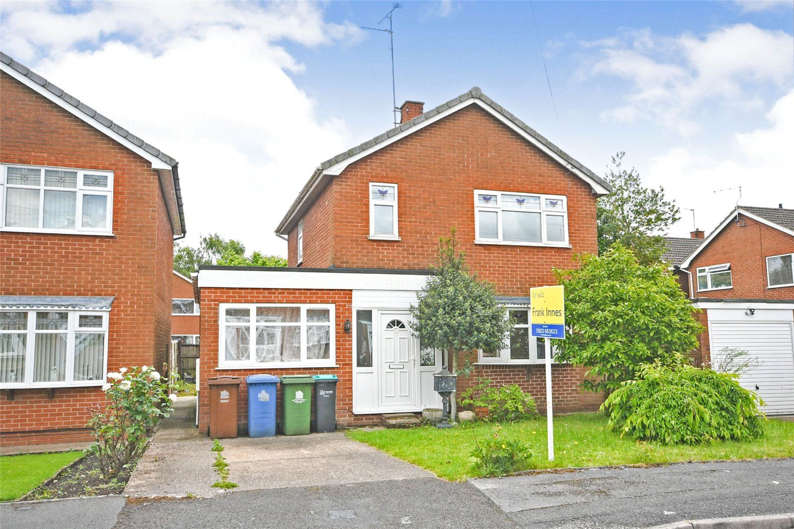4 bed detached house for sale in Featherstone Close, Mansfield NG18