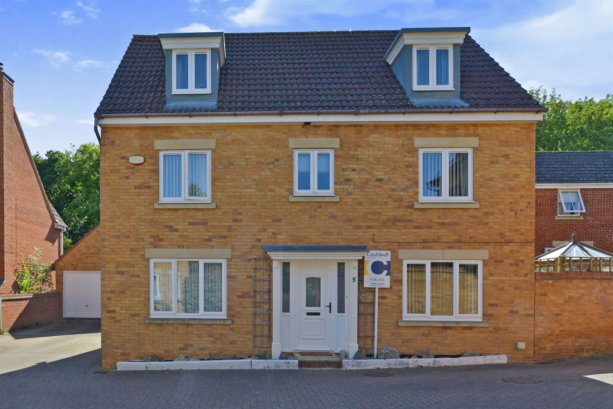 5 bed detached house for sale in Vernier Crescent, Medbourne, Milton