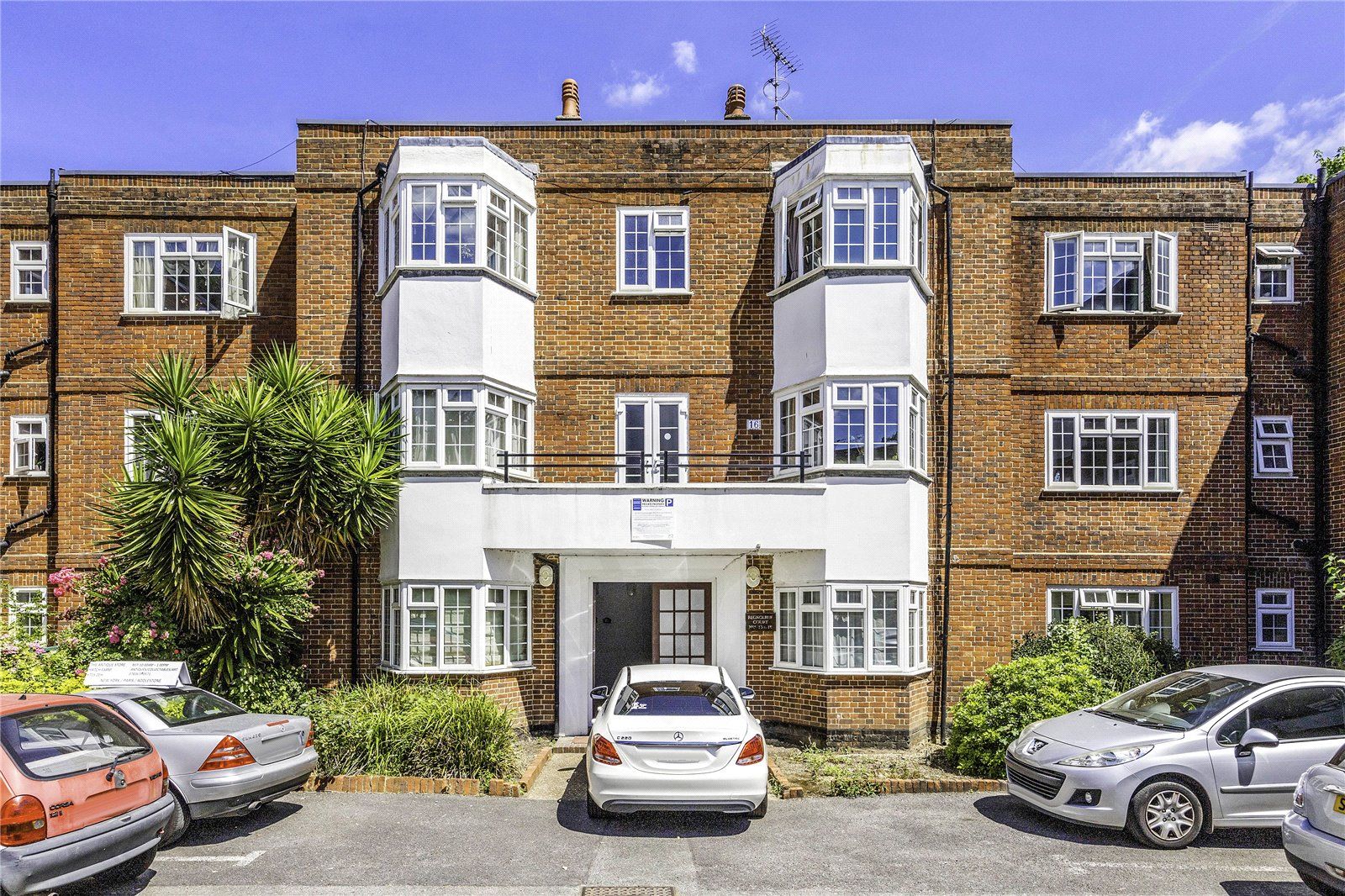 2 bed flat for sale in Regnolruf Court, Church Street, WaltonOnThames