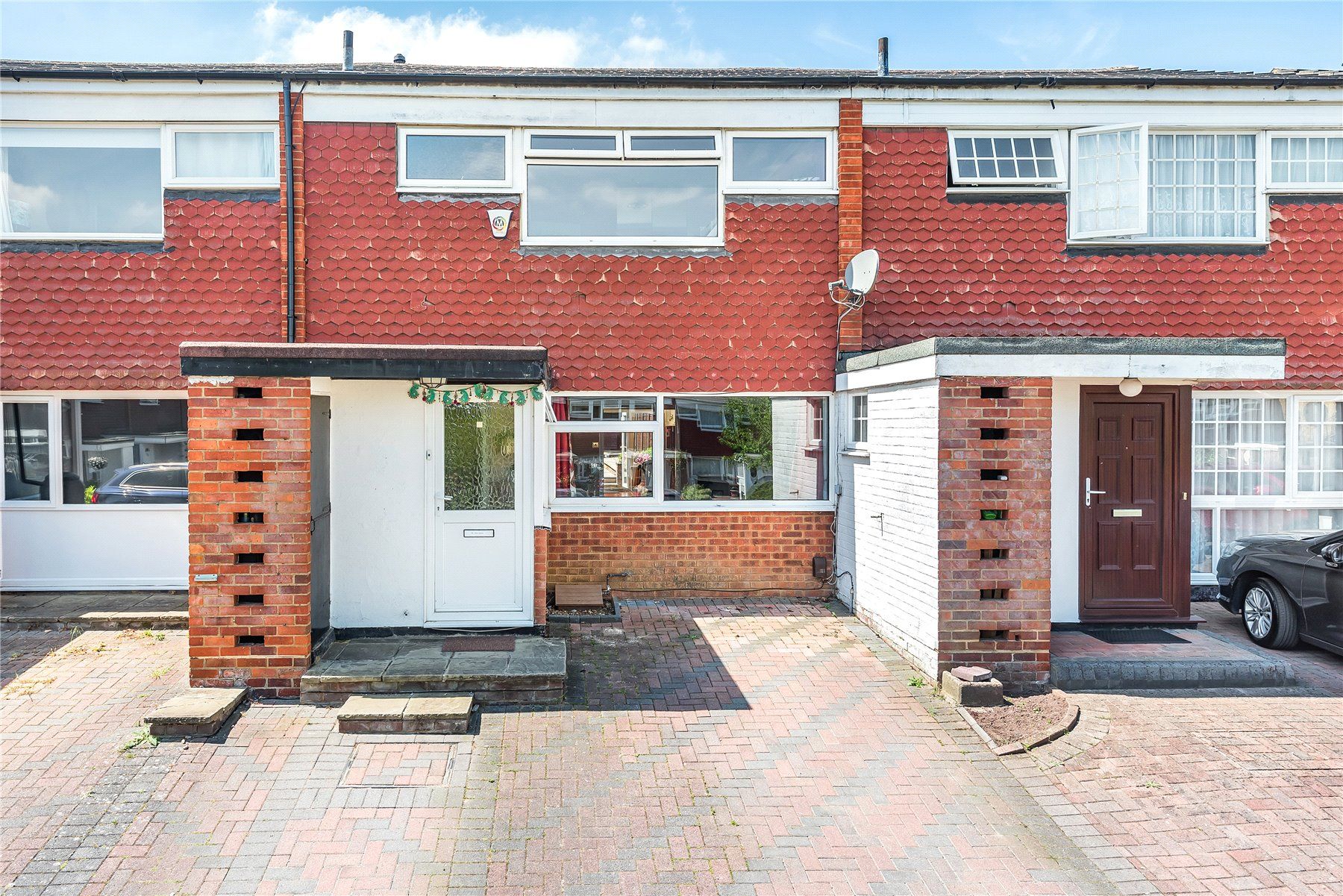 3 bed terraced house for sale in The Glen, Addlestone KT15 Zoopla