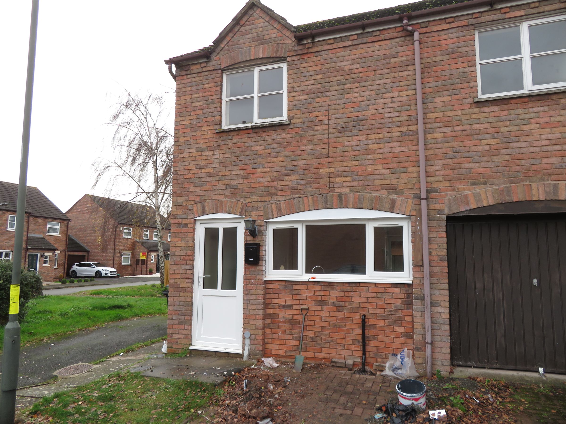 2 bed semidetached house to rent in Glastonbury Close, Belmont