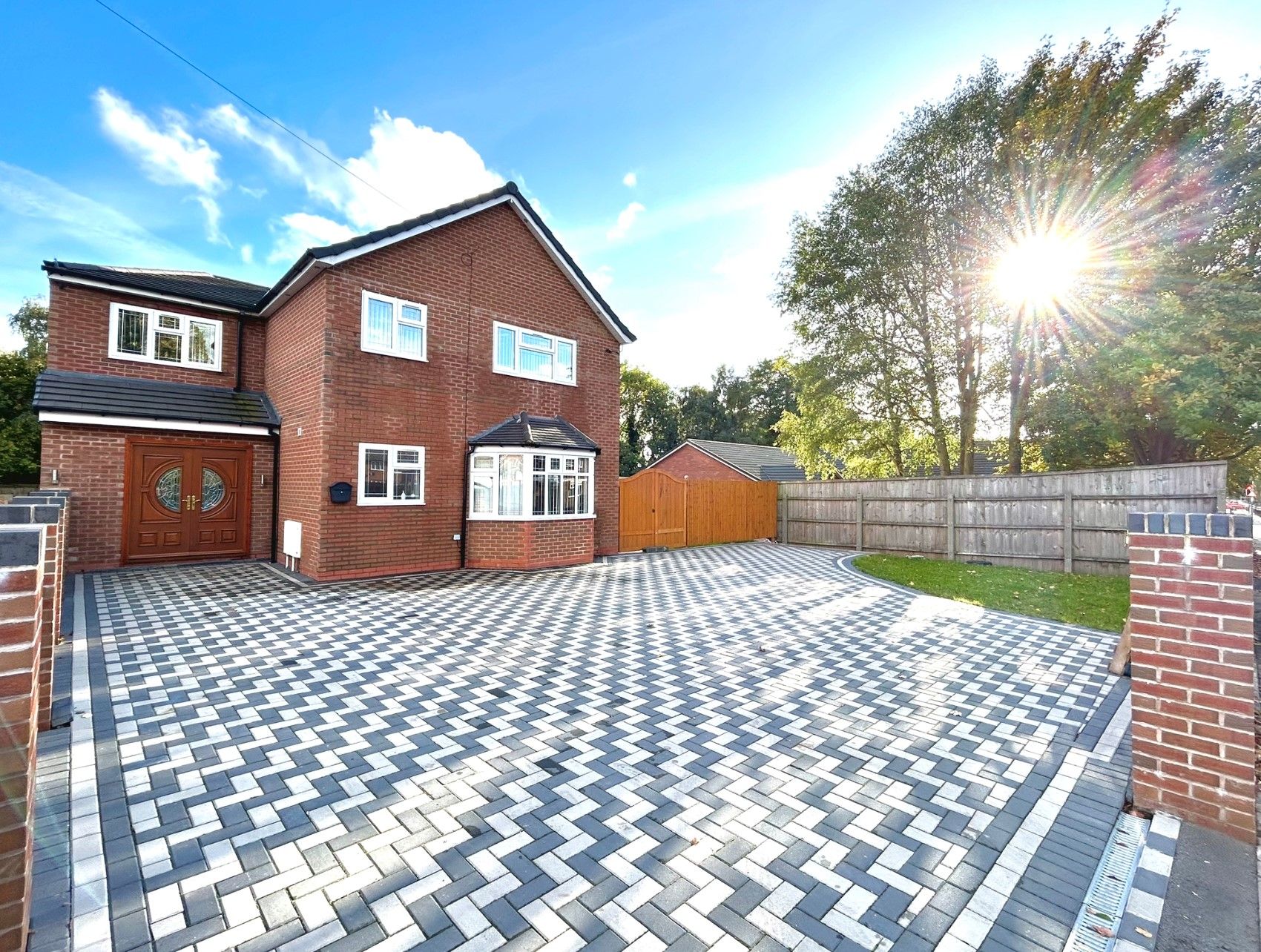 5 bed detached house for sale in High Street, Princes End, Tipton DY4