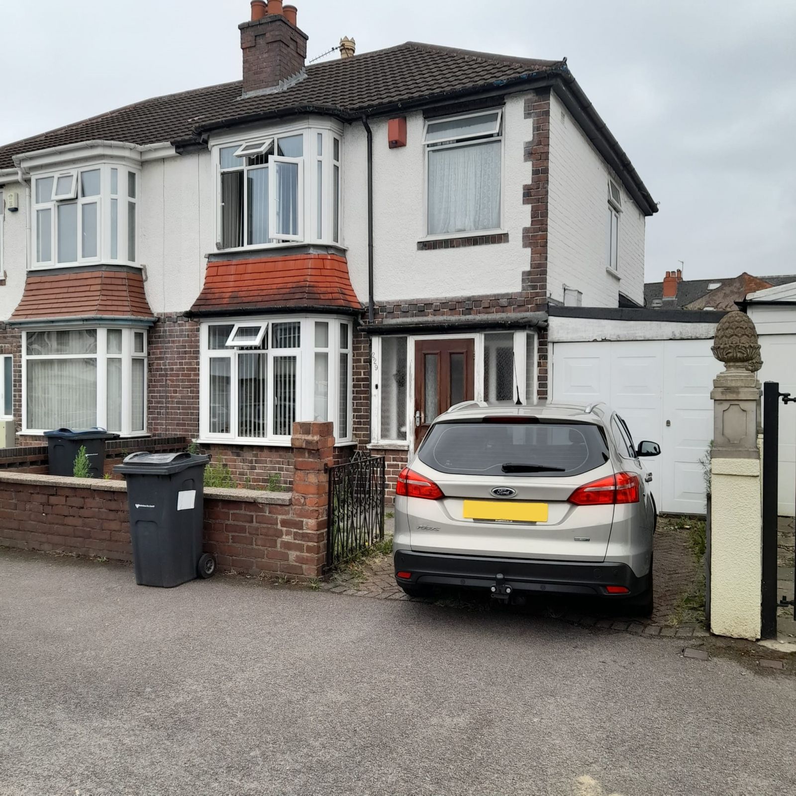 3 bed semidetached house to rent in The Broadway, Handsworth