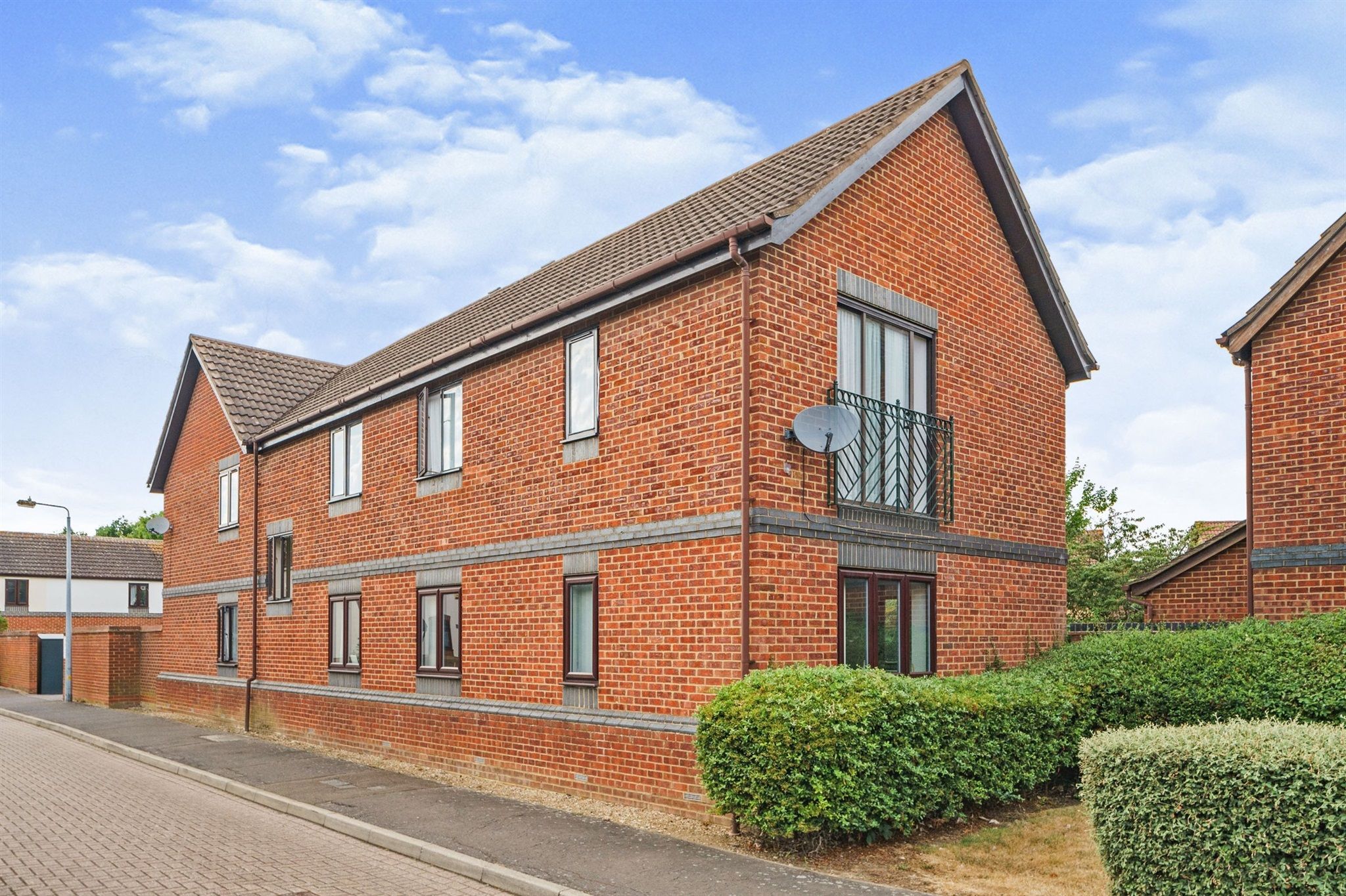2 bed flat for sale in Horseshoe Close, Waltham Abbey EN9 Zoopla