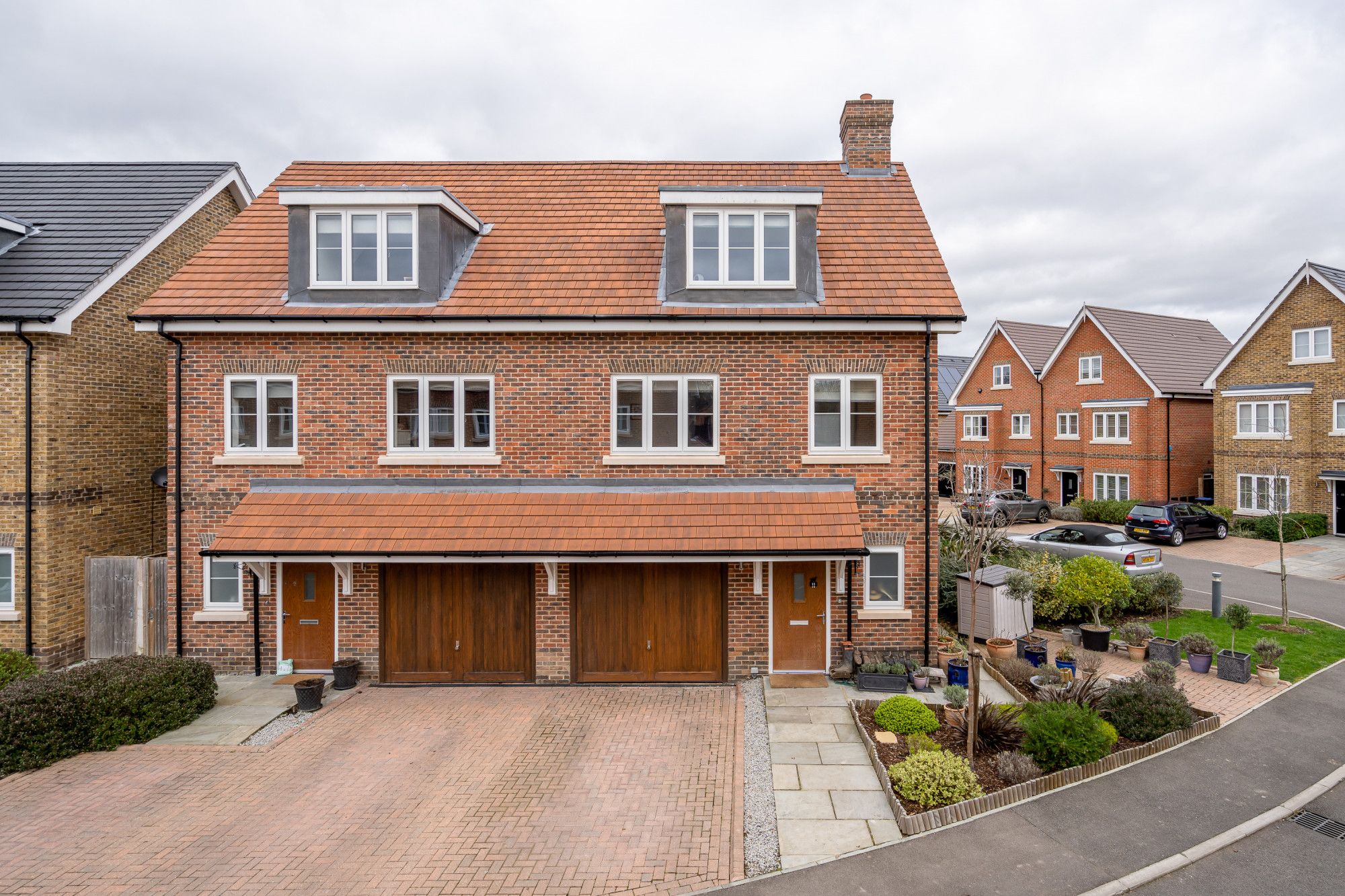 4 bed semidetached house for sale in Oaks Lane, Bookham, Leatherhead