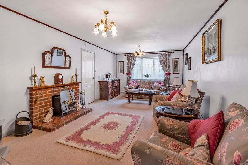 4 bed detached house for sale in Willis Lane, Four Marks, Alton