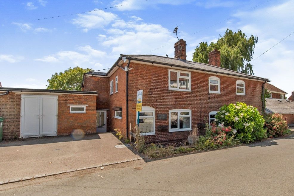 3 bed semidetached house for sale in Chart Road, Chart Sutton