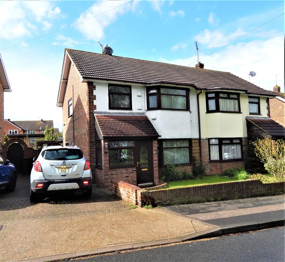 3 bed semidetached house for sale in Frittenden Road, Wainscott