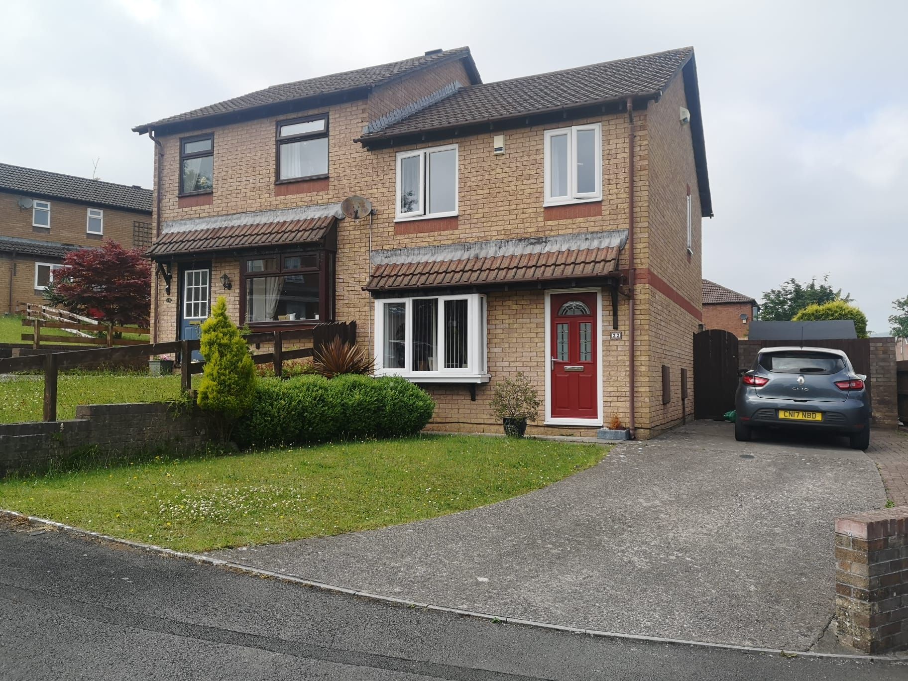 3 bed semidetached house for sale in Sgubor Goch, Llanharry, Pontyclun