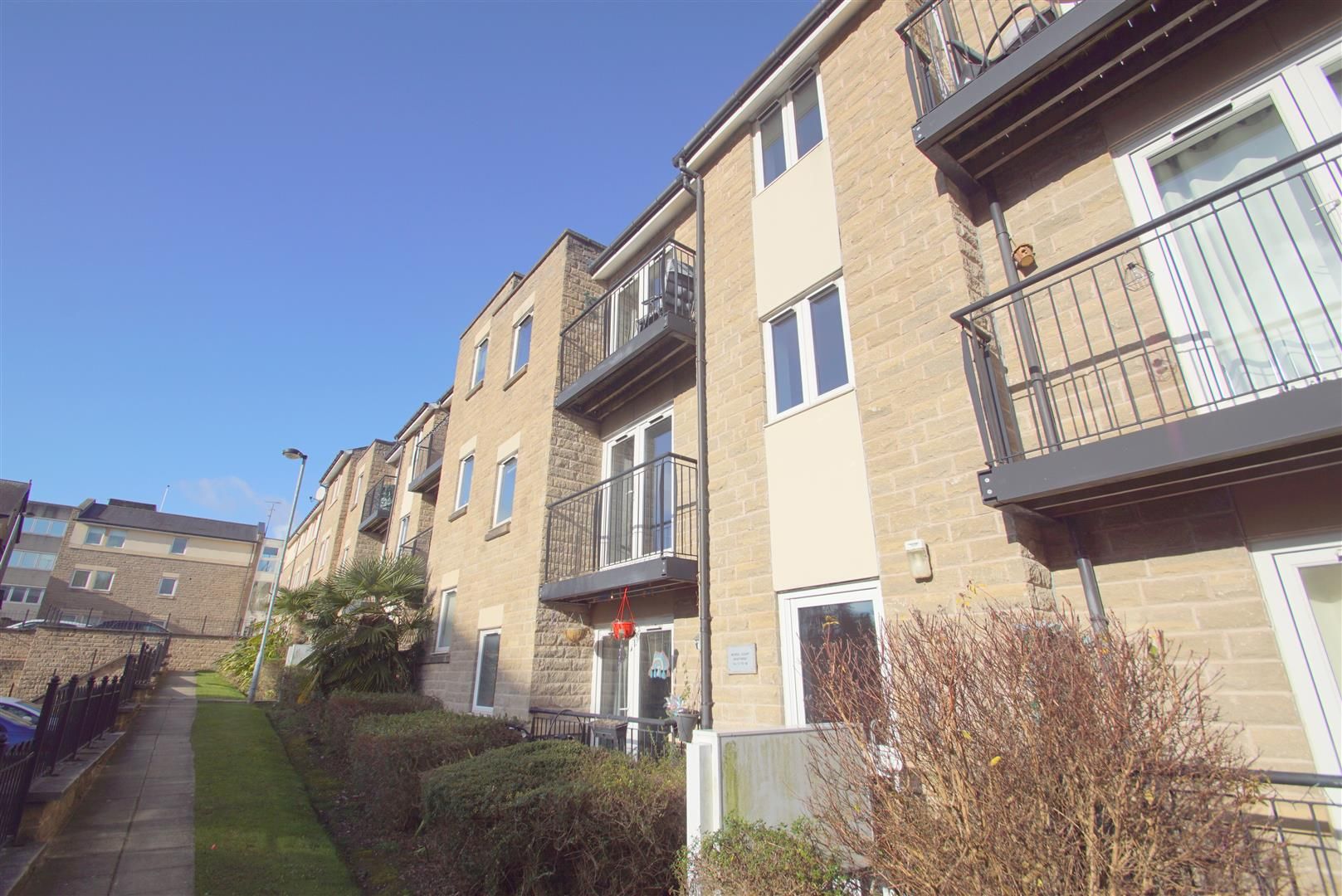2 bed flat to rent in Murray Court, Cornmill View Horsforth, Leeds LS18