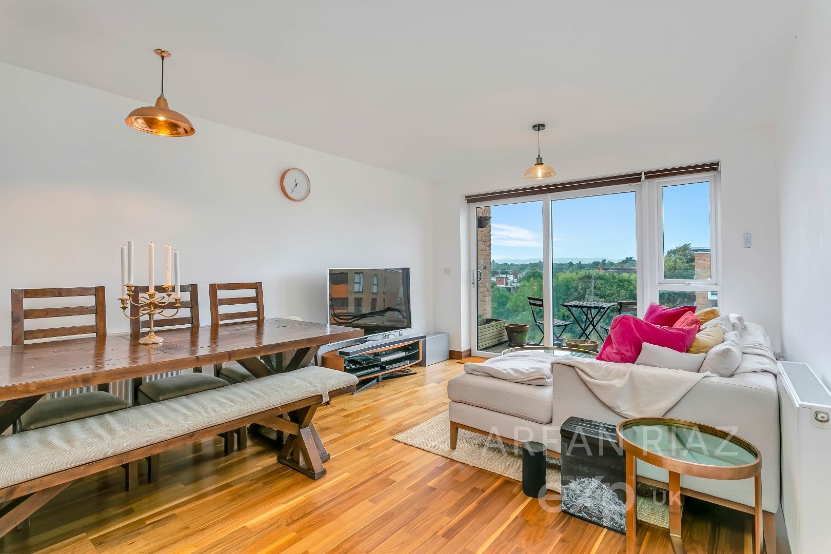 2 bed flat to rent in Capricorn Court, Zodiac Close, Edgware, London