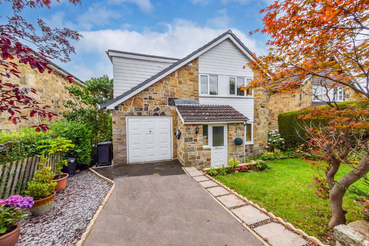4 bed detached house for sale in Savile Close, Clifton, Brighouse HD6