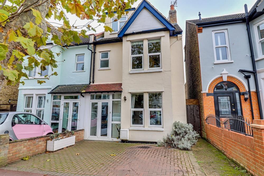 5 bed semidetached house for sale in Grange Road, LeighOnSea SS9
