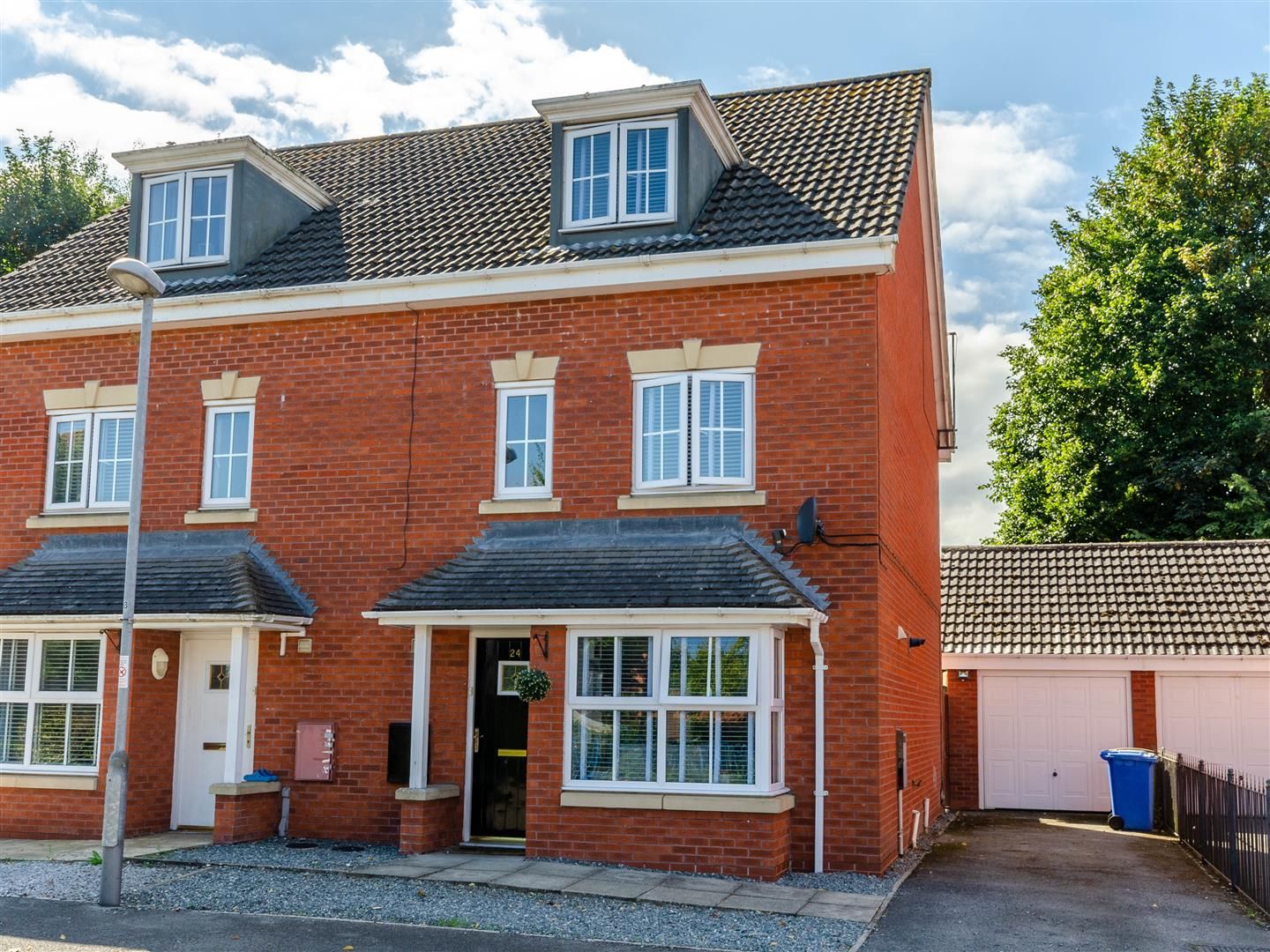 4 bed semidetached house for sale in Cooks Gardens, Keyingham, Hull