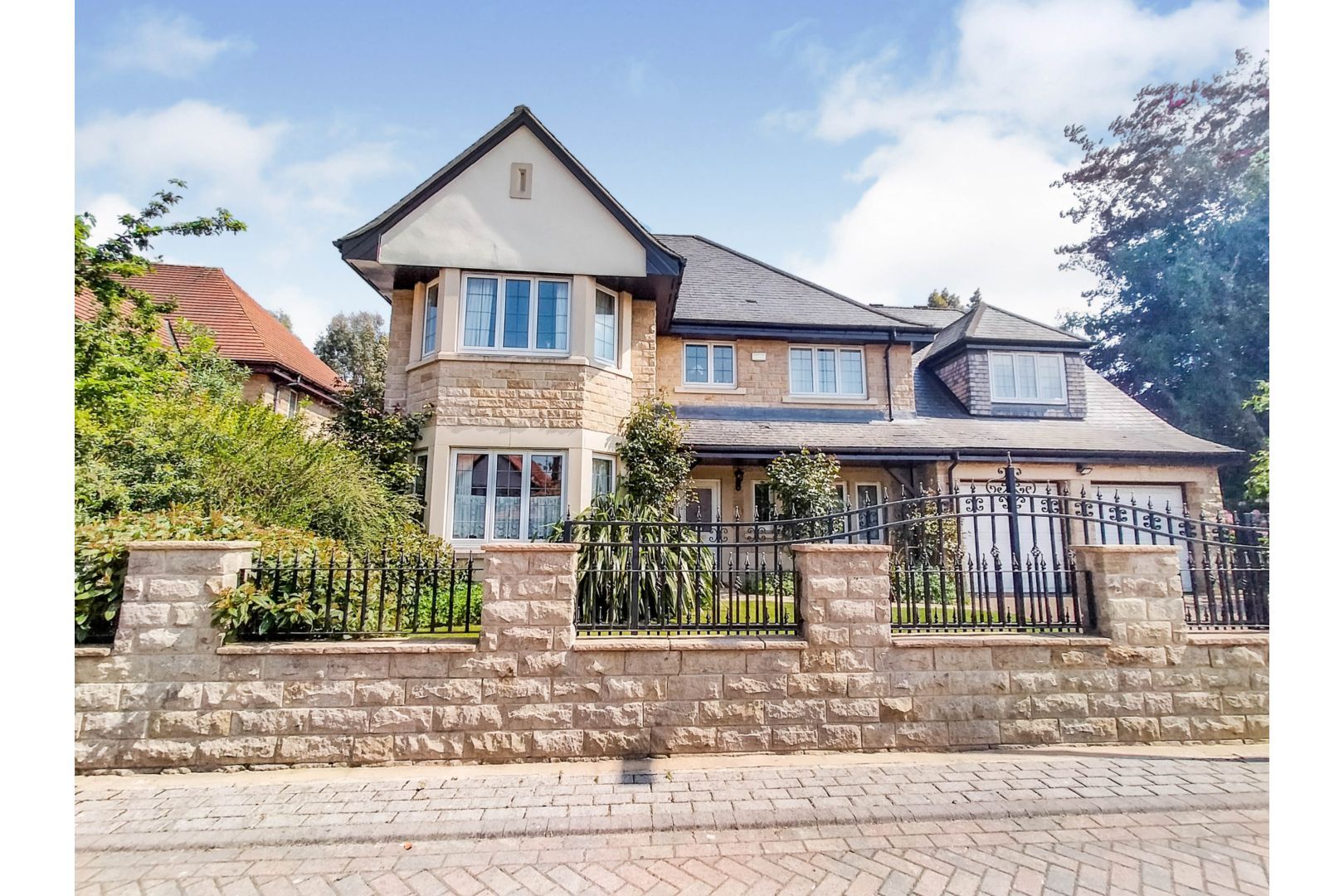 Alwoodley Gates, Leeds LS17