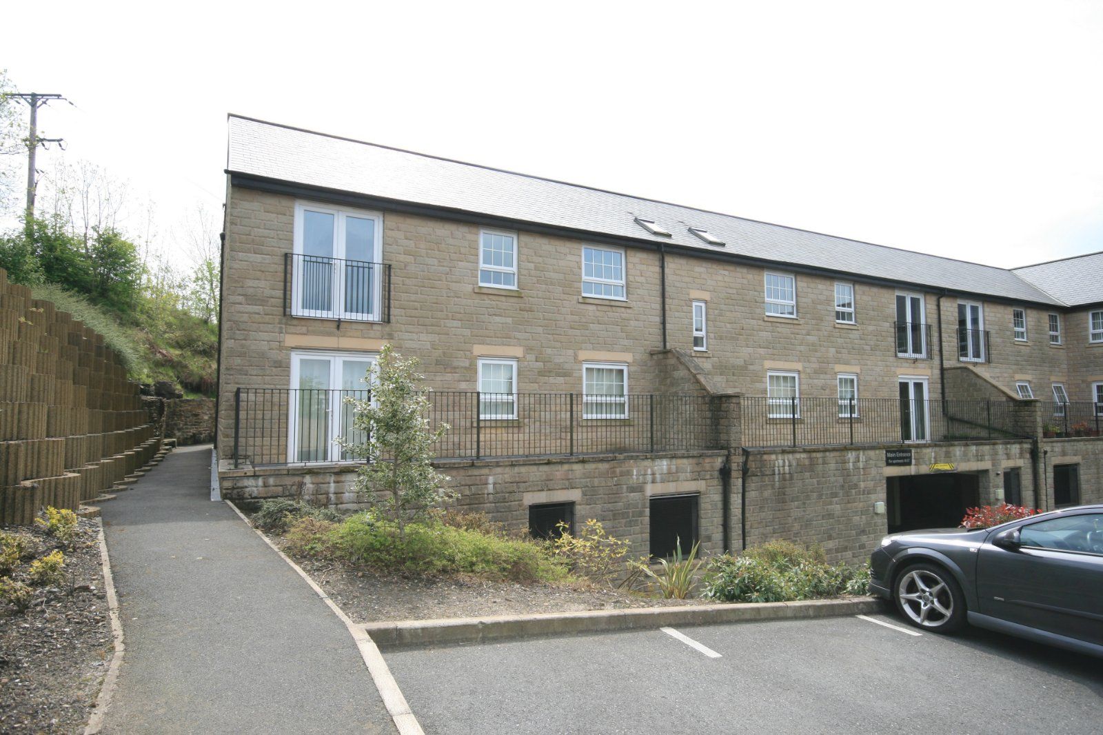 2 bed flat to rent in Clough Gardens, Haslingden, Rossendale