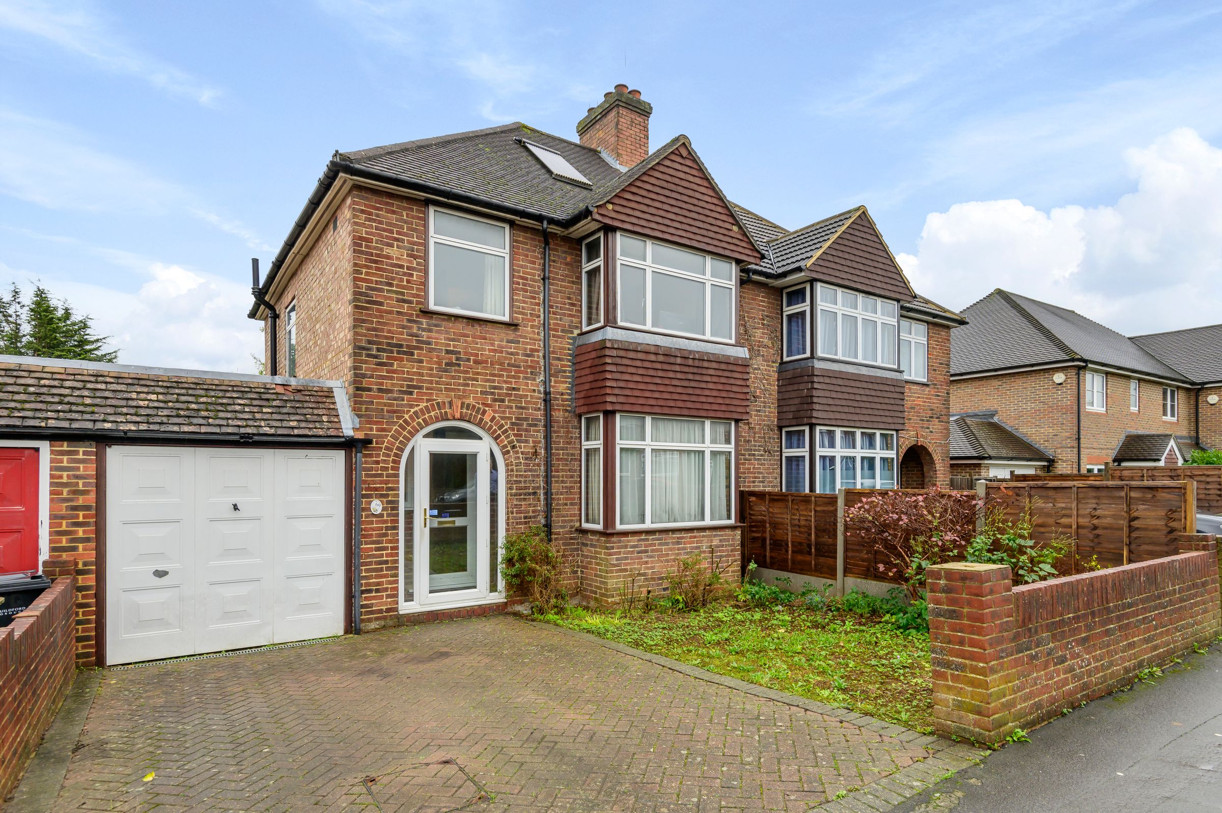 3 bed semidetached house for sale in Beckingham Road, Guildford