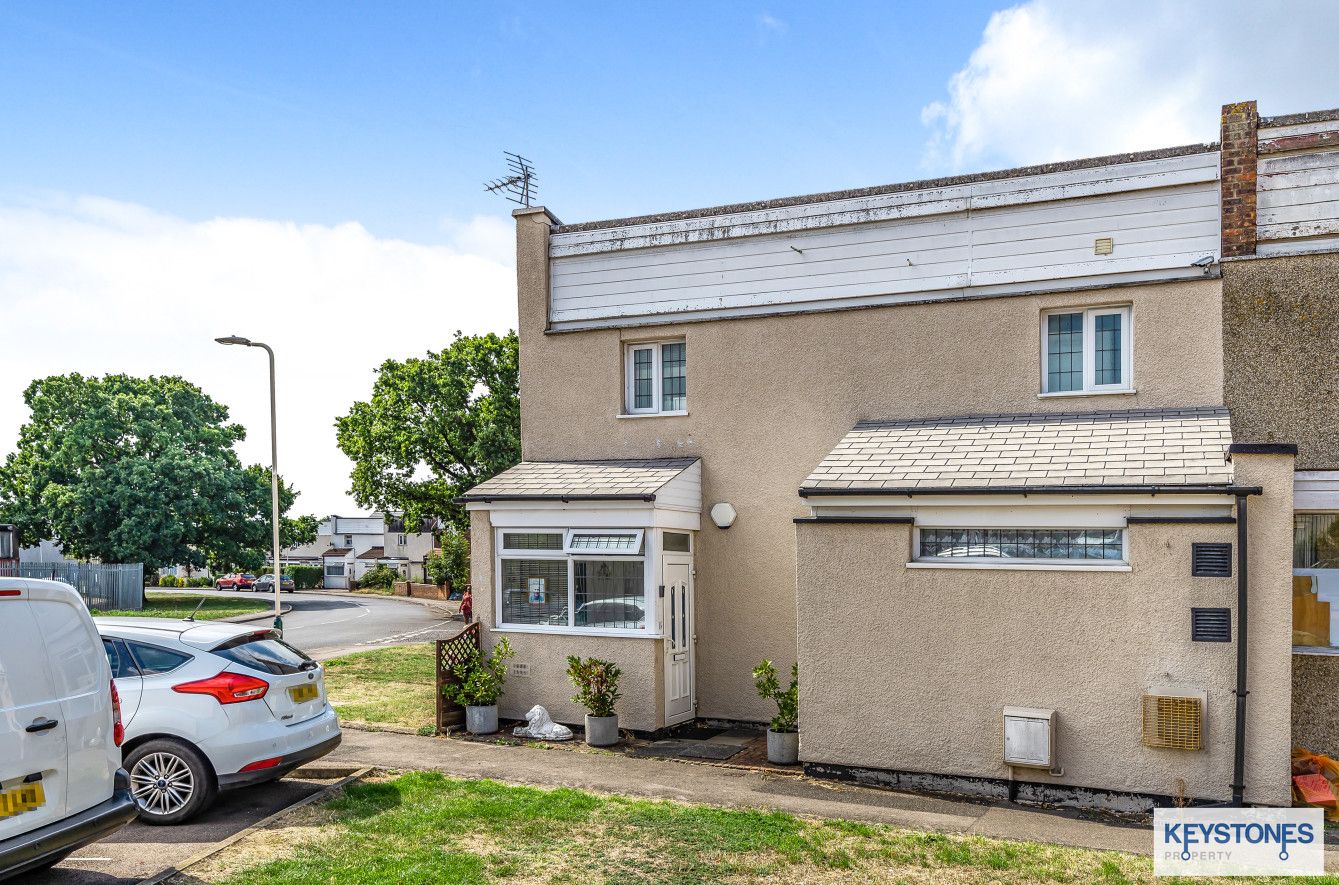 4 bed end terrace house for sale in Harebell Way, Harold Hill, Romford
