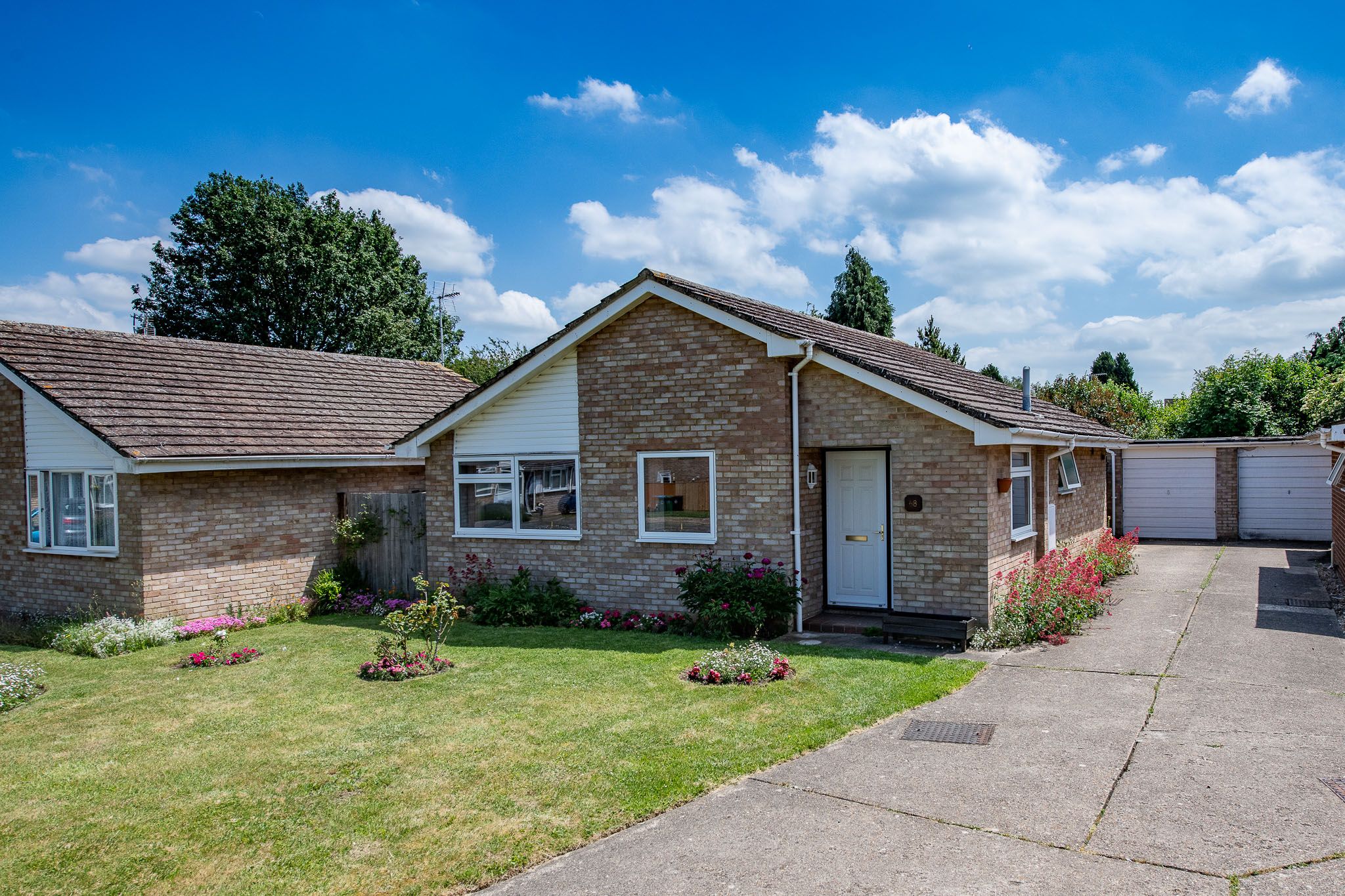 2 bed bungalow for sale in Ramworth Way, Aylesbury HP21 Zoopla