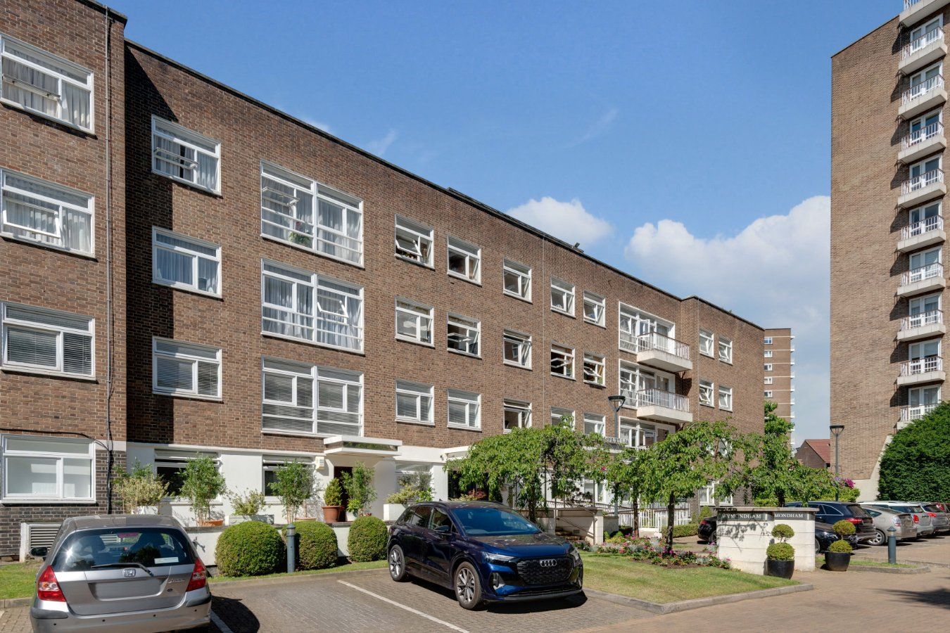 3 bed flat for sale in Wymondham Court, St John's Wood Park, St John's