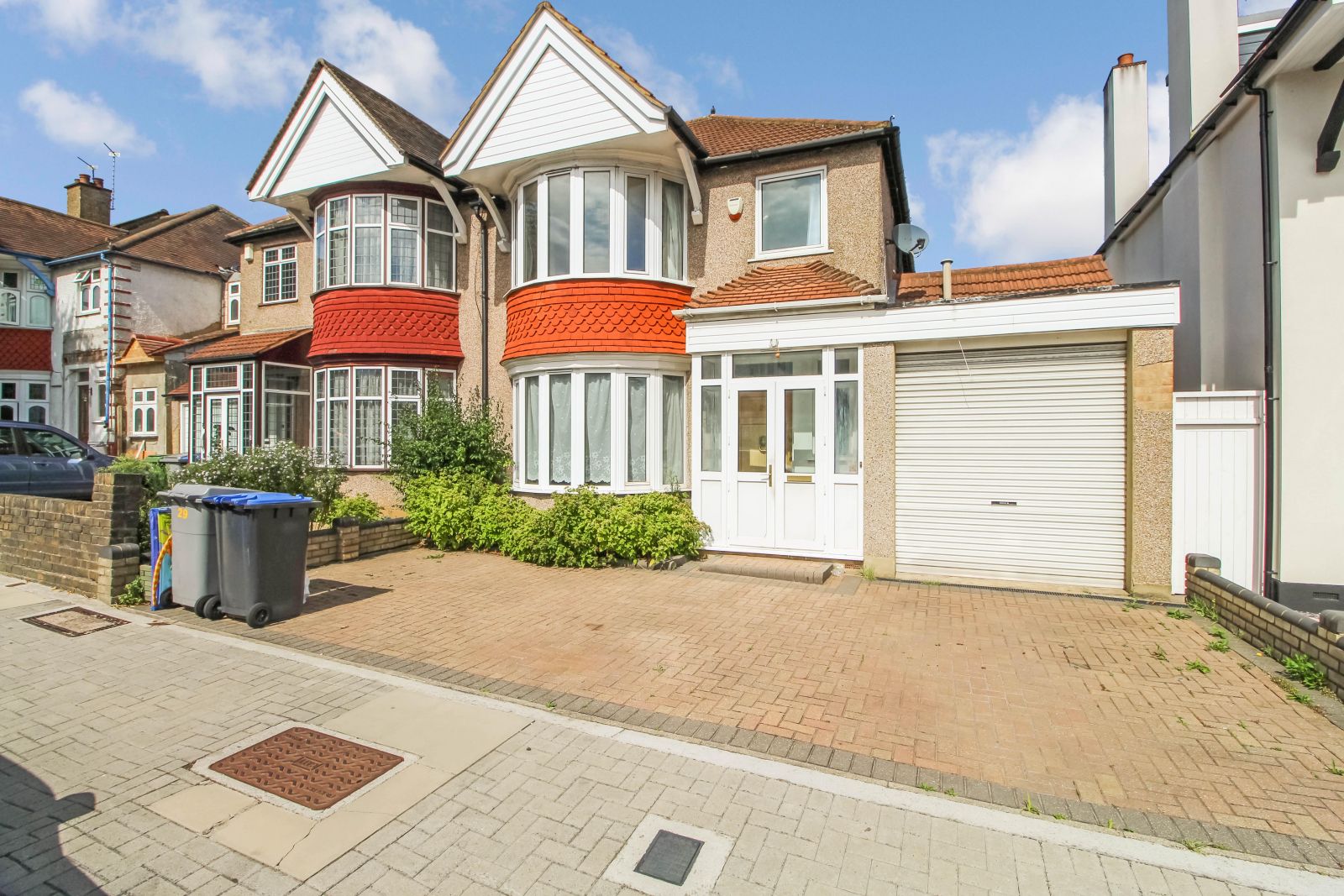 4 bed semidetached house to rent in Northwick Avenue, Kenton, Harrow