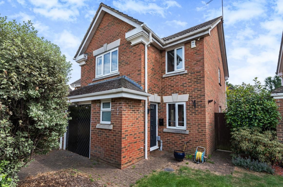 3 bed detached house for sale in Waterloo Close, Camberley GU15 Zoopla