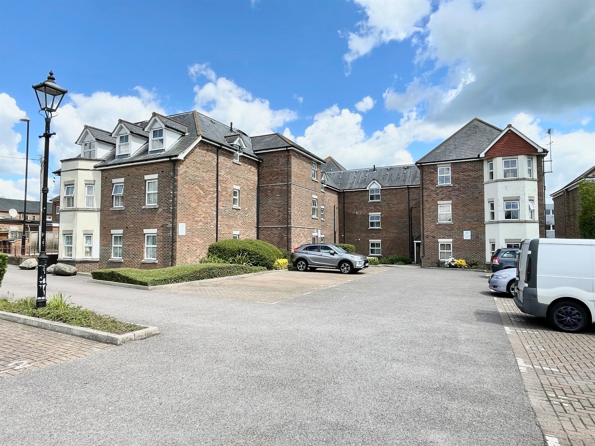 2 bed flat for sale in London Road, Burgess Hill RH15 Zoopla