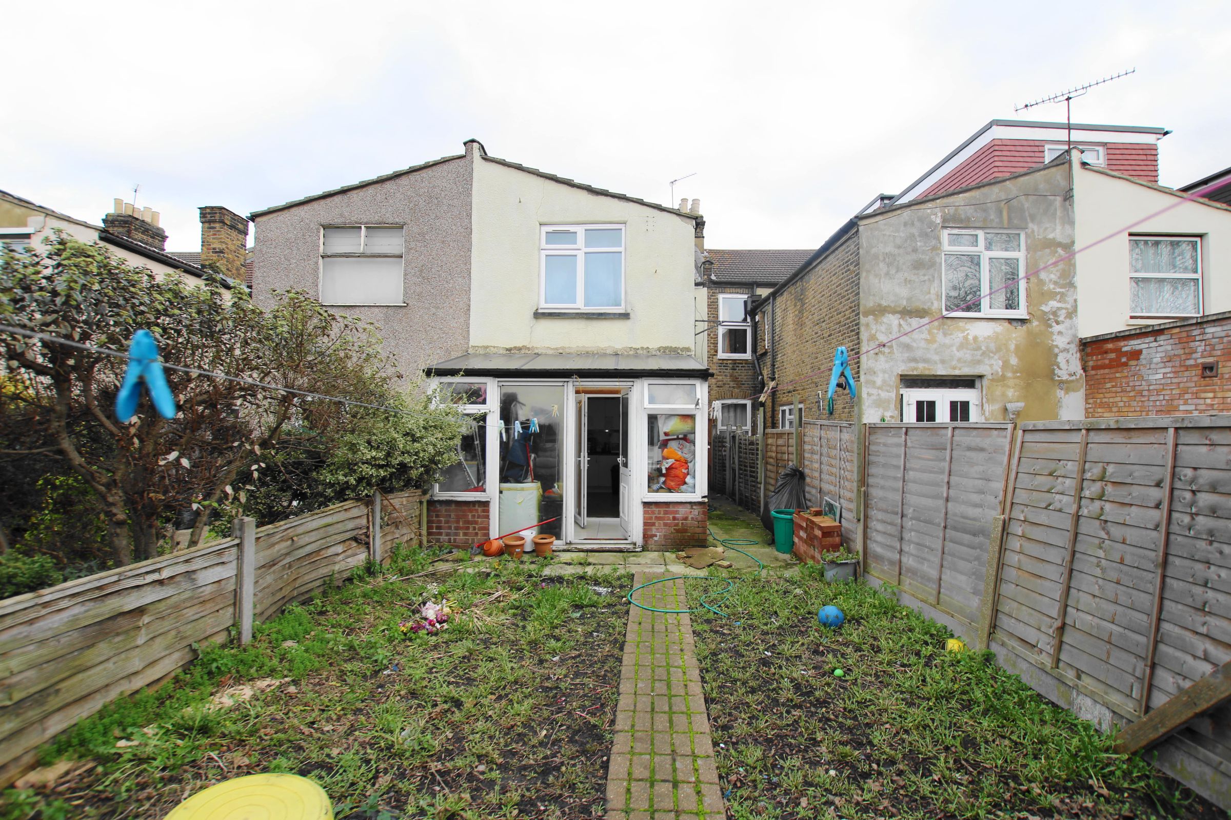3 bed terraced house for sale in Fourth Ave, Manor Park E12 Zoopla