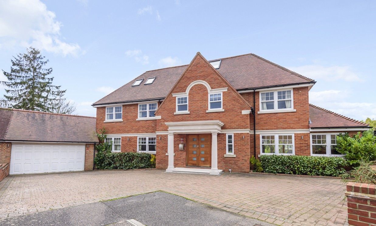 5 bed detached house for sale in Westwood Close, Potters Bar