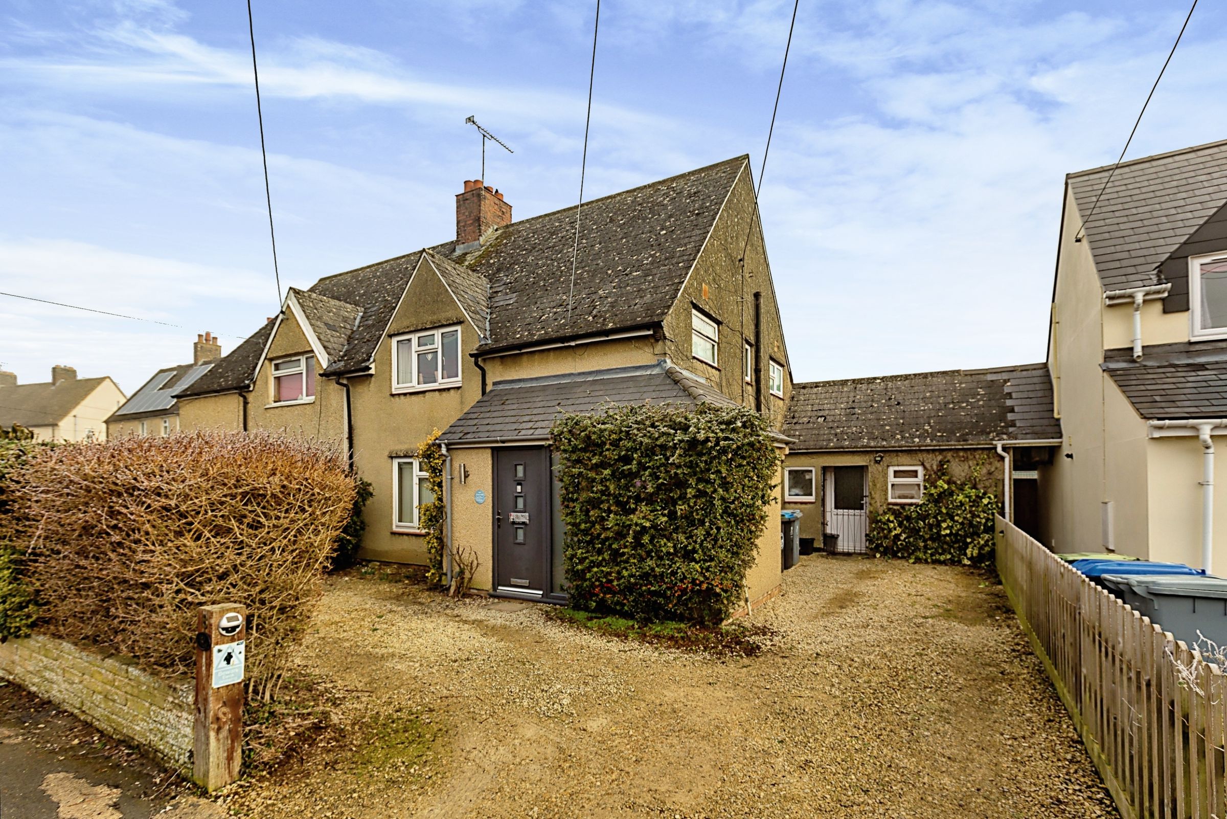 3 bed semidetached house for sale in Rock Close, Carterton OX18 Zoopla