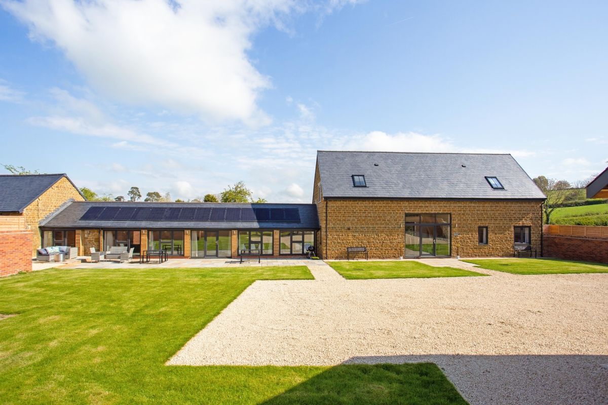 6 bed barn conversion to rent in The Slade, Fenny Compton, Southam CV47