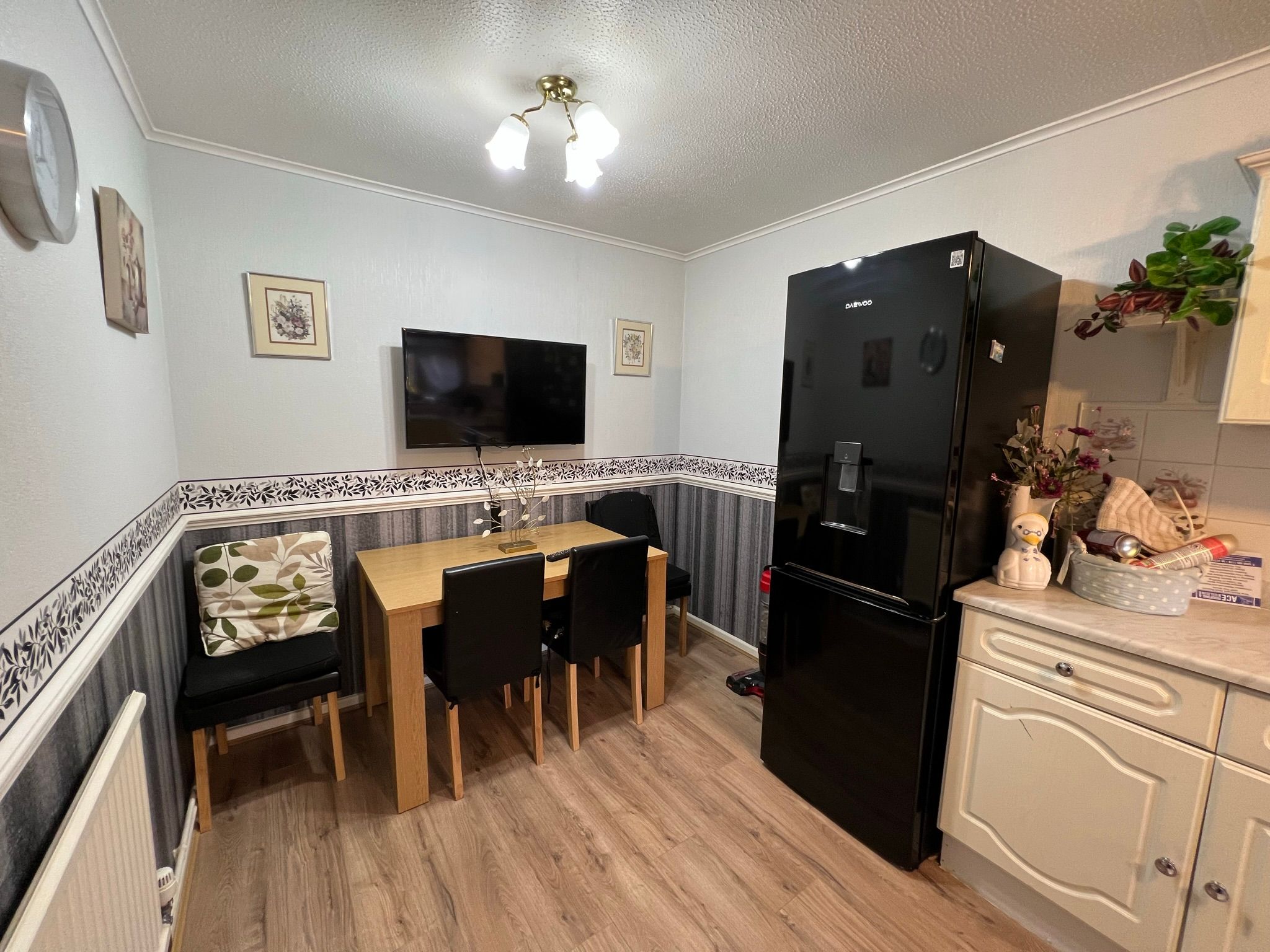 3 bed terraced house for sale in New North Road, Hainault IG6 Zoopla
