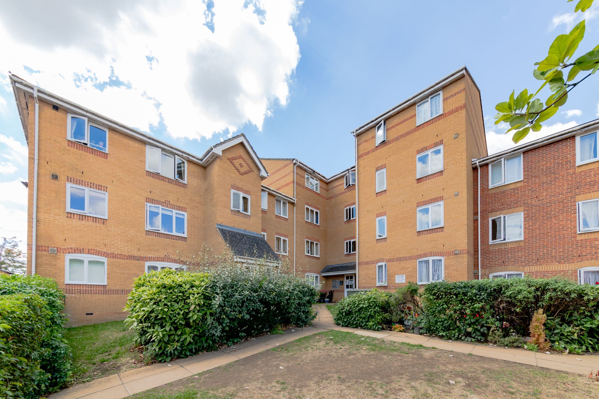 2 bed flat for sale in Ascot Court, Aldershot GU11 Zoopla