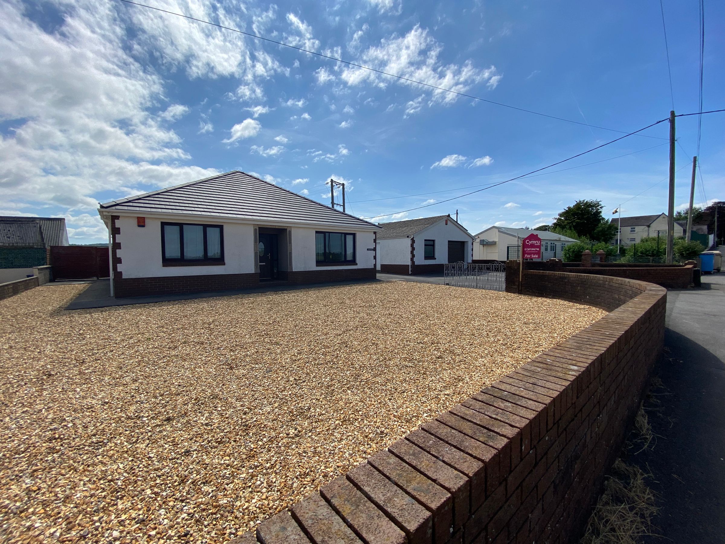 3 bed detached bungalow for sale in Llanddarog, Carmarthen SA32 Zoopla
