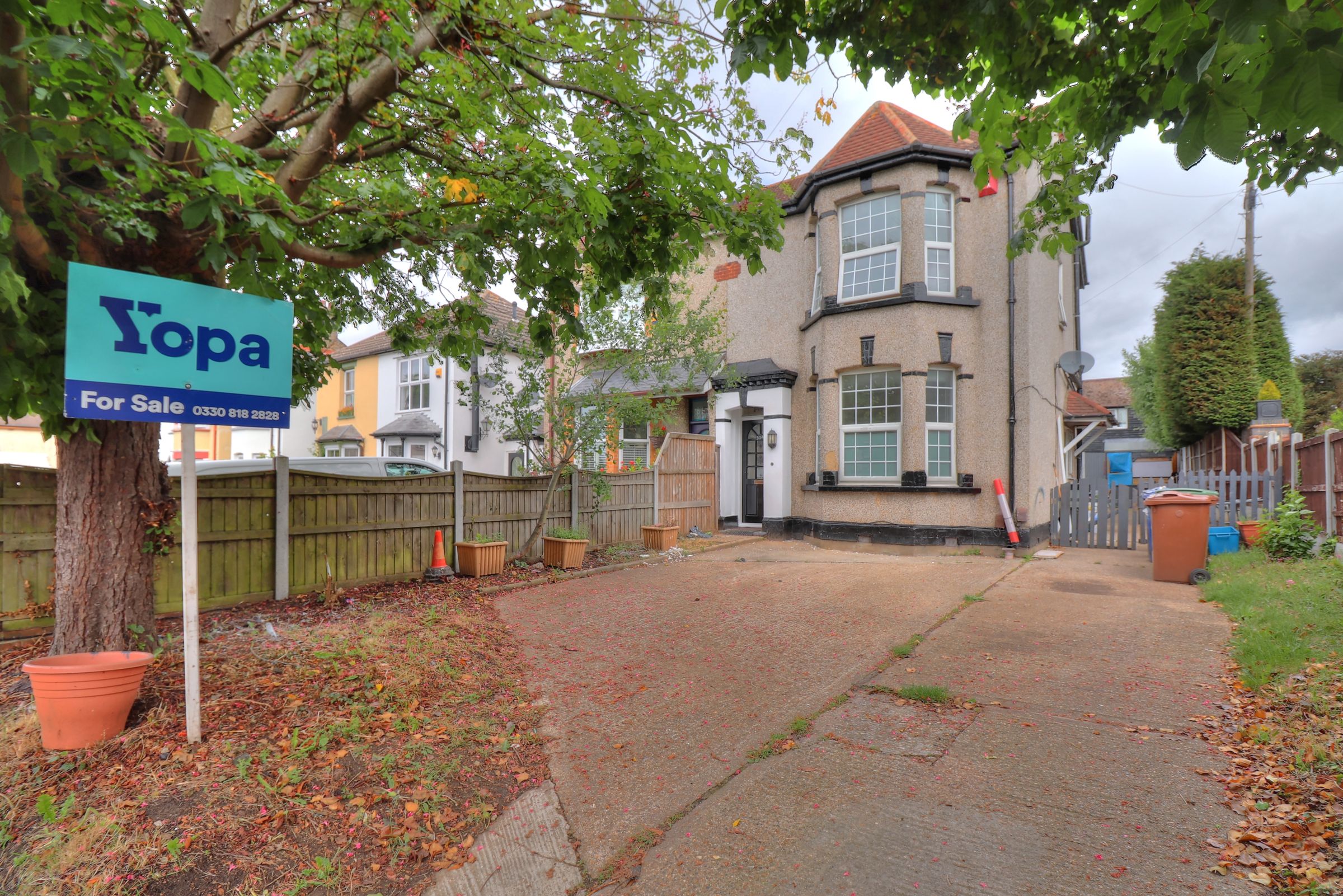 2 bed semidetached house for sale in Purfleet Road, Aveley, South