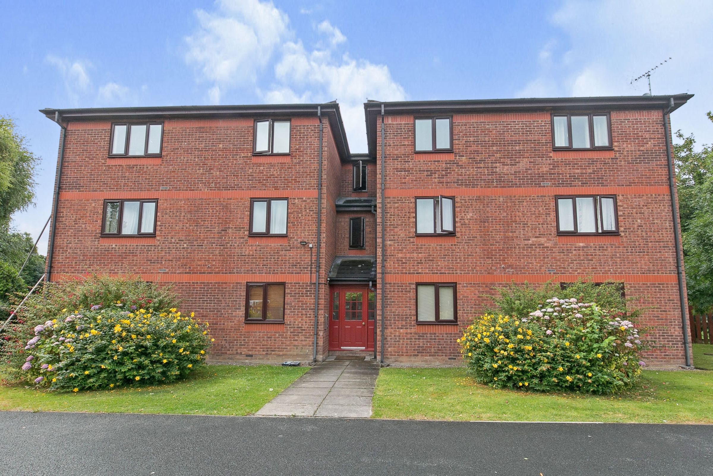 2 bed flat for sale in Kempton Close, Chester, Cheshire CH1 Zoopla