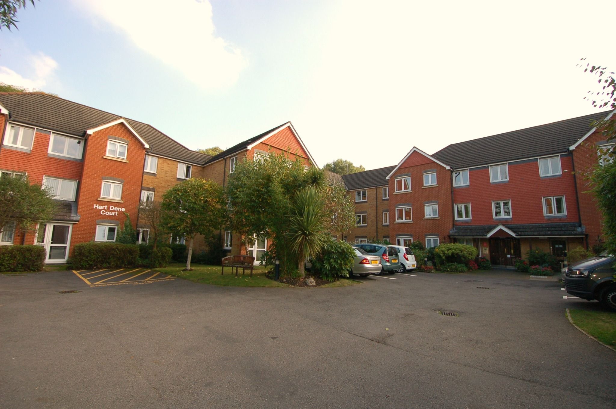 1 bed property for sale in Hart Dene Court, Bagshot GU19 Zoopla