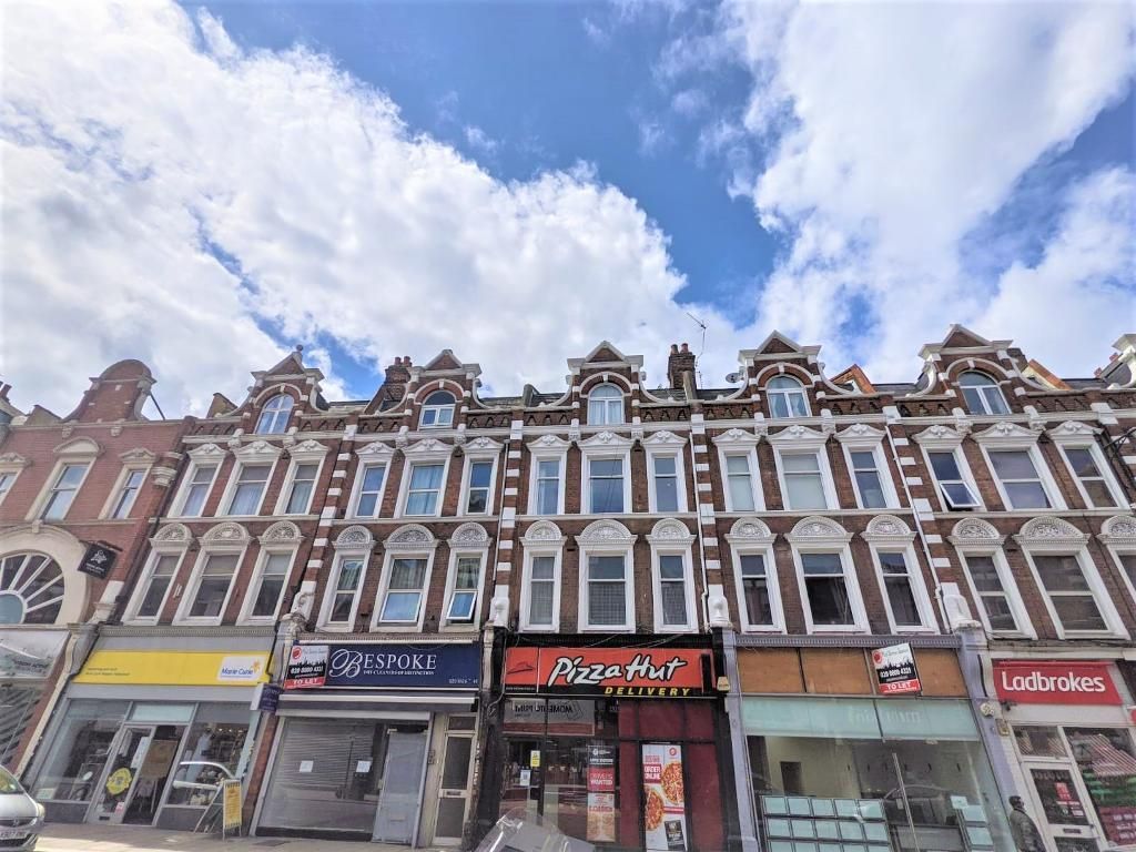 Studio to rent in Topsfield Parade, London, London N8 Zoopla