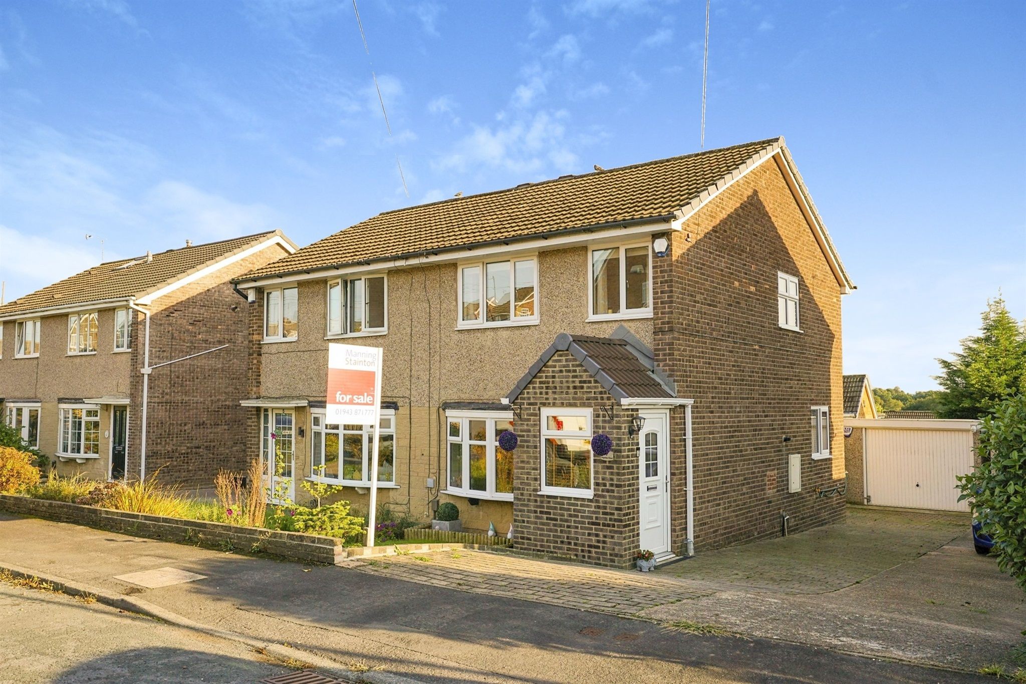 3 bed semidetached house for sale in Highlea Close, Yeadon, Leeds LS19 Zoopla