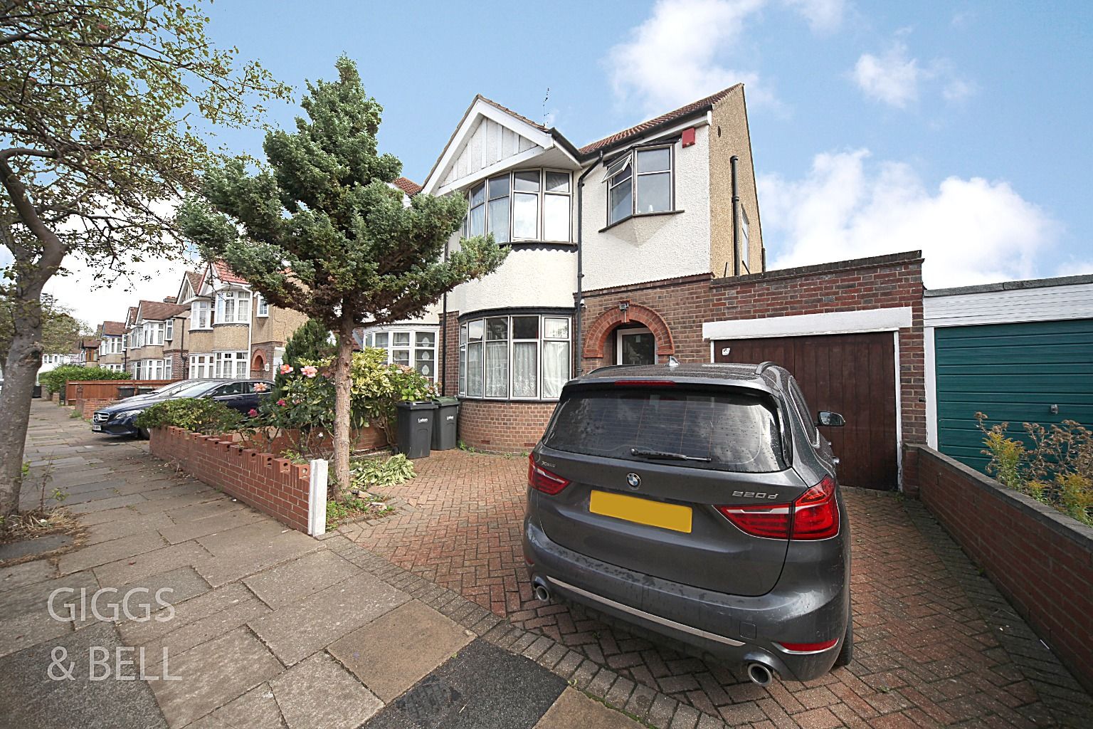 3 bed semidetached house for sale in St. Michaels Crescent, Luton