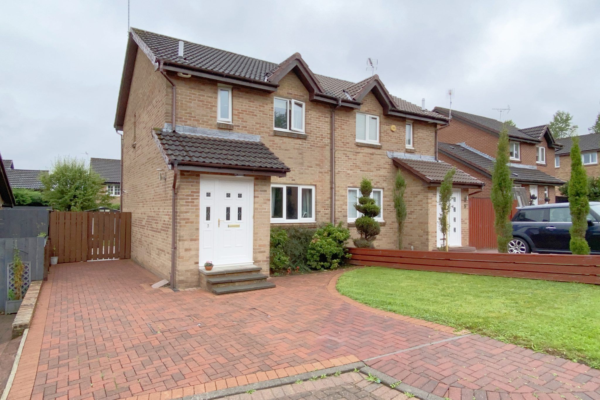 3 bed semidetached house for sale in Barra Crescent, Old Kilpatrick