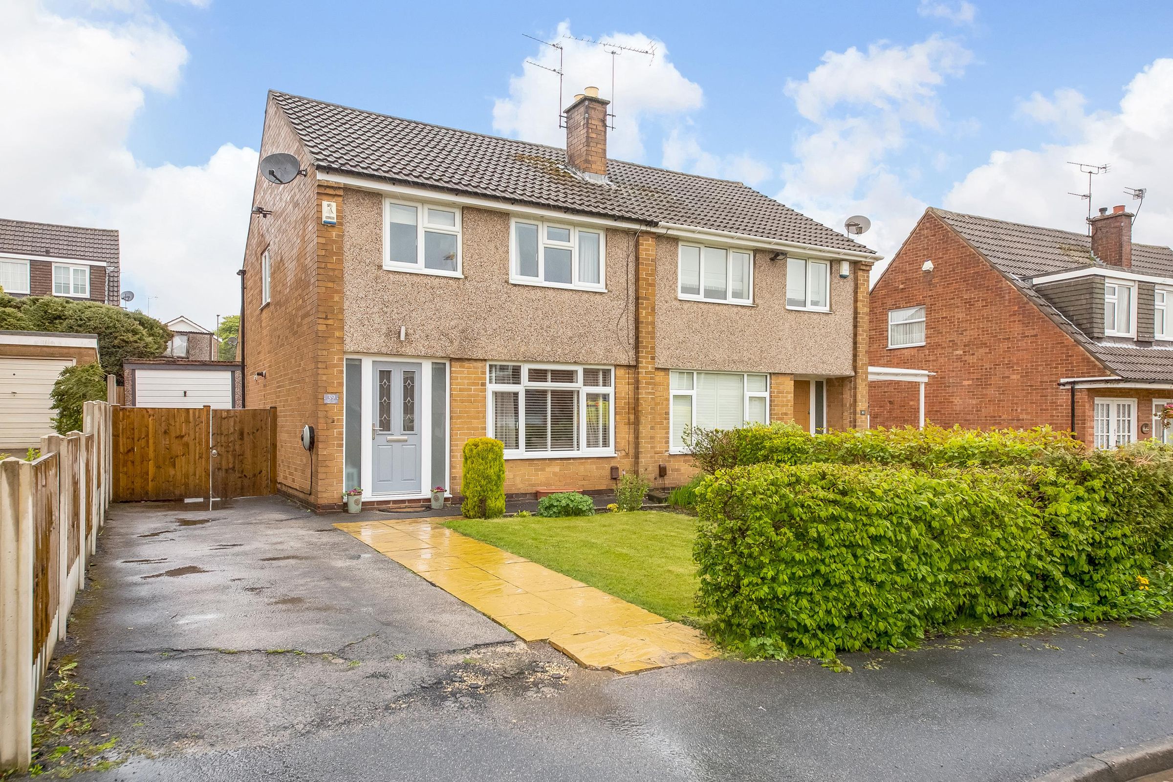 3 bed semidetached house for sale in Linton Drive, Alwoodley, Leeds