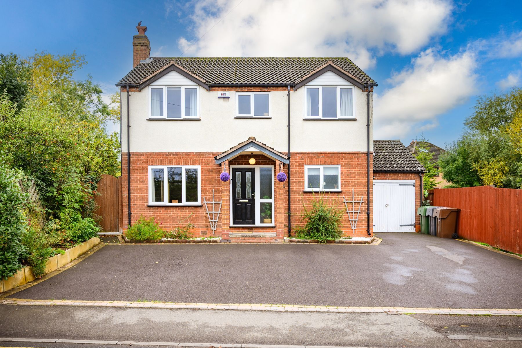 4 bed detached house for sale in Haslucks Green Road, Shirley, Solihull