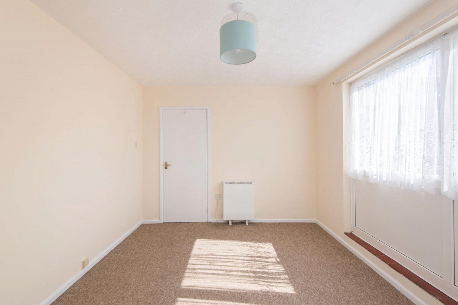 2 bed to rent in Ashdown Road, Chandler's Ford, Eastleigh