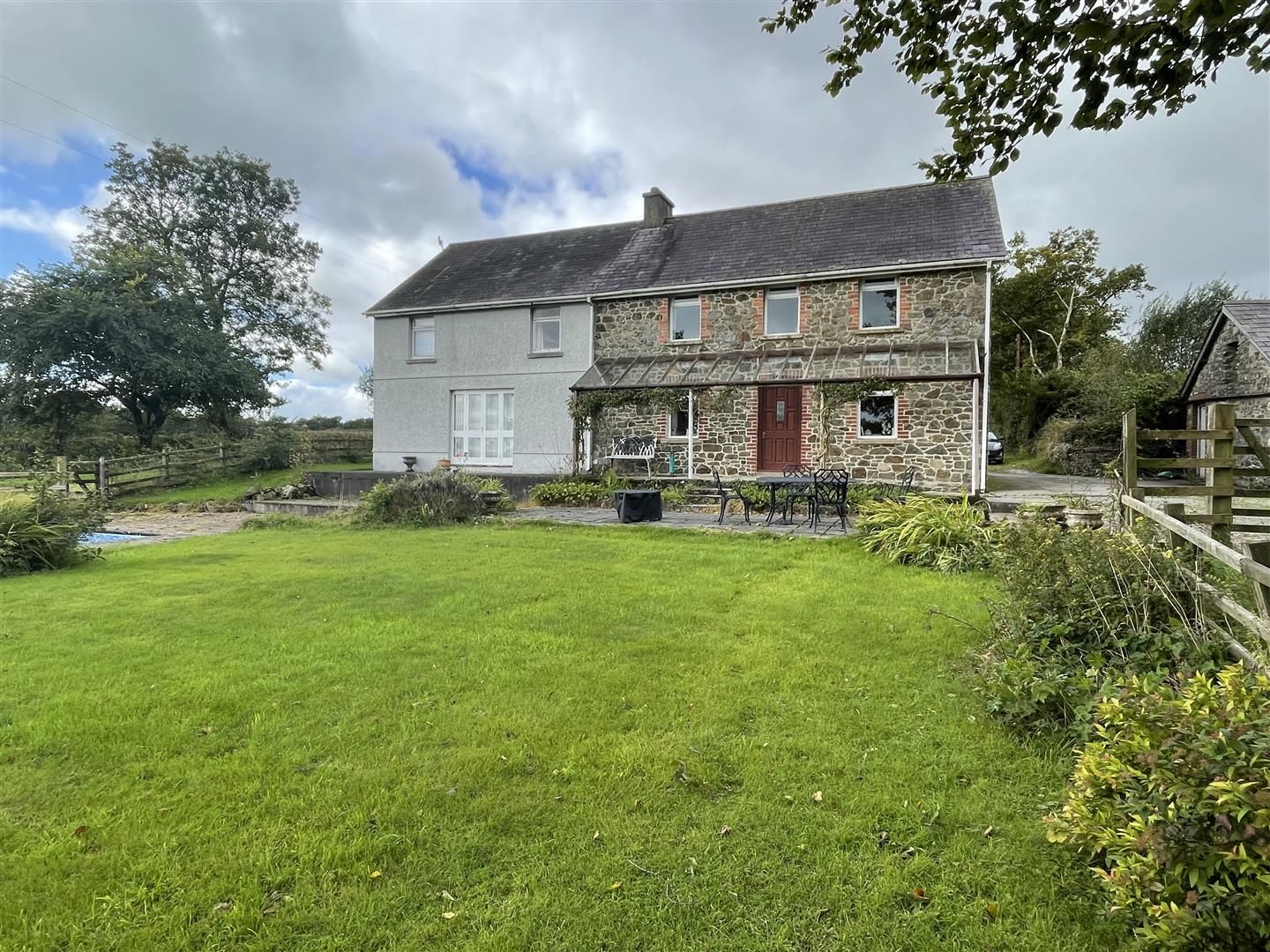 3 bed farm for sale in Capel Isaac, Llandeilo SA19 Zoopla