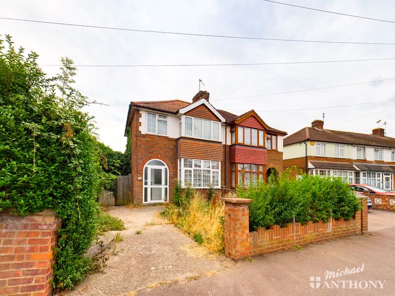 3 bed semidetached house for sale in Abbey Road, Aylesbury HP19 Zoopla